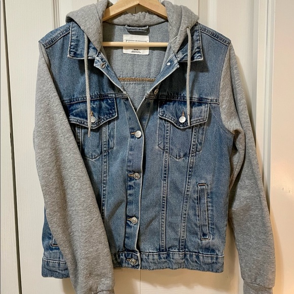 DENIM JACKET w/ HOODIE - Picture 1 of 4